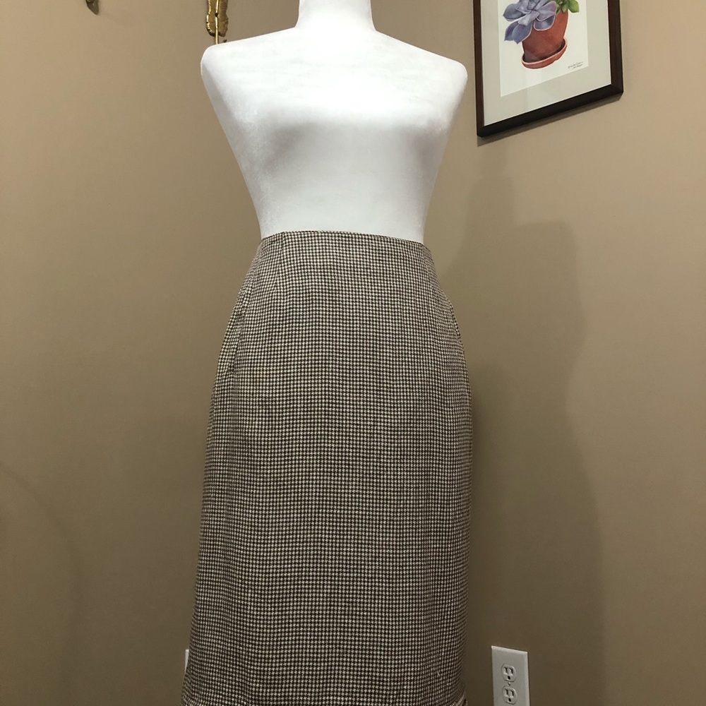 Houndstooth pencil skirt